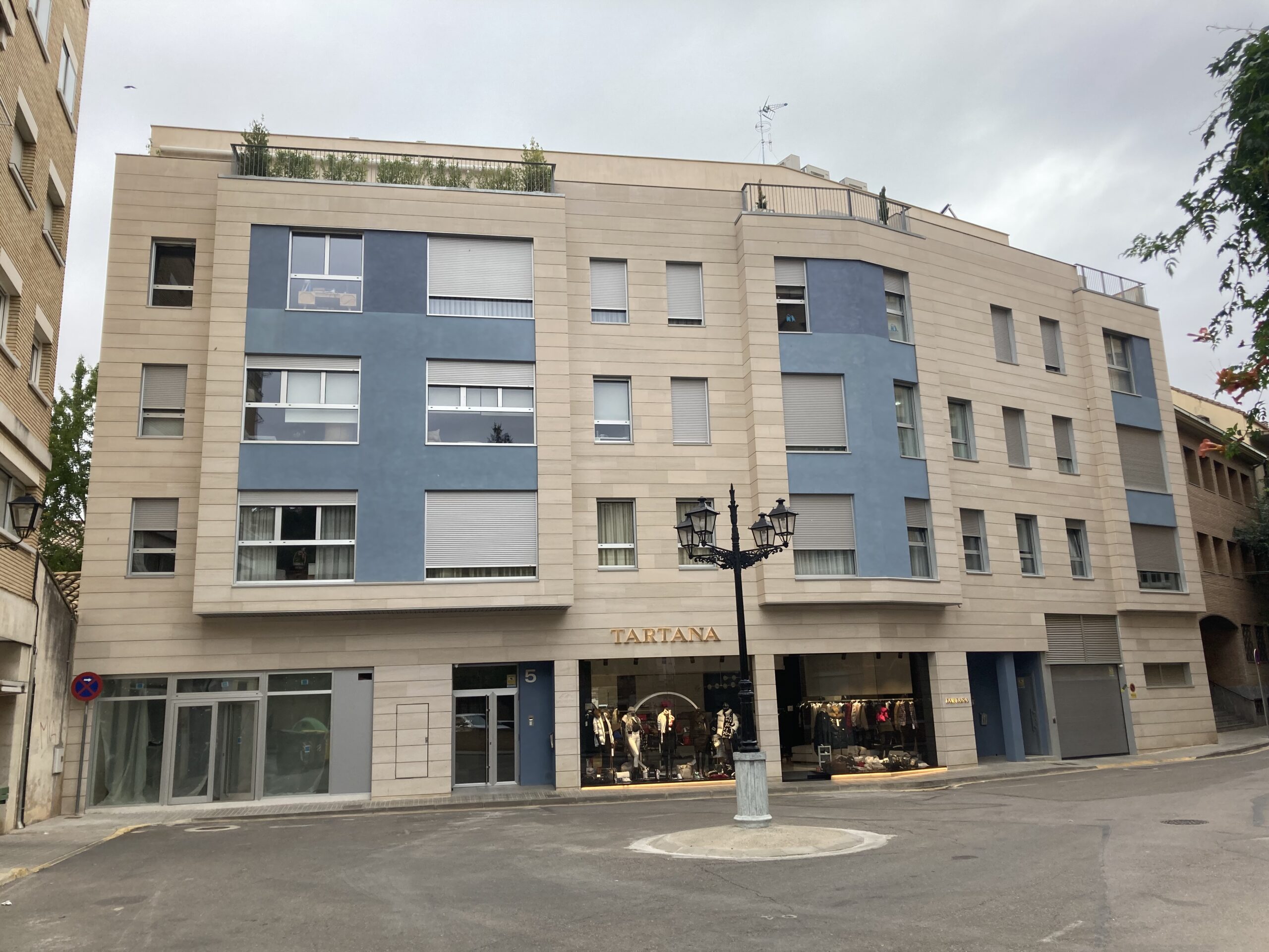 Dirección de obra de edificio de viviendas en Calle Loreto